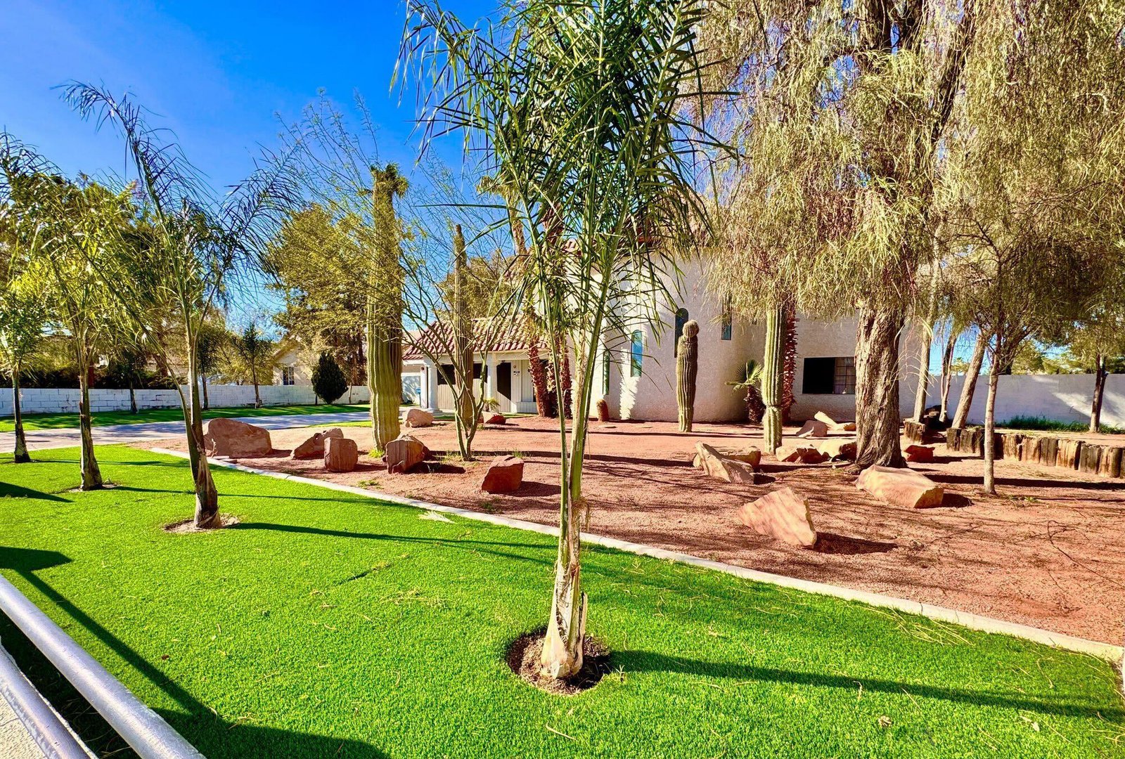 Outdoor Garden Sitting Area At Betterchoice Treatment Center For Peaceful Addiction Recovery