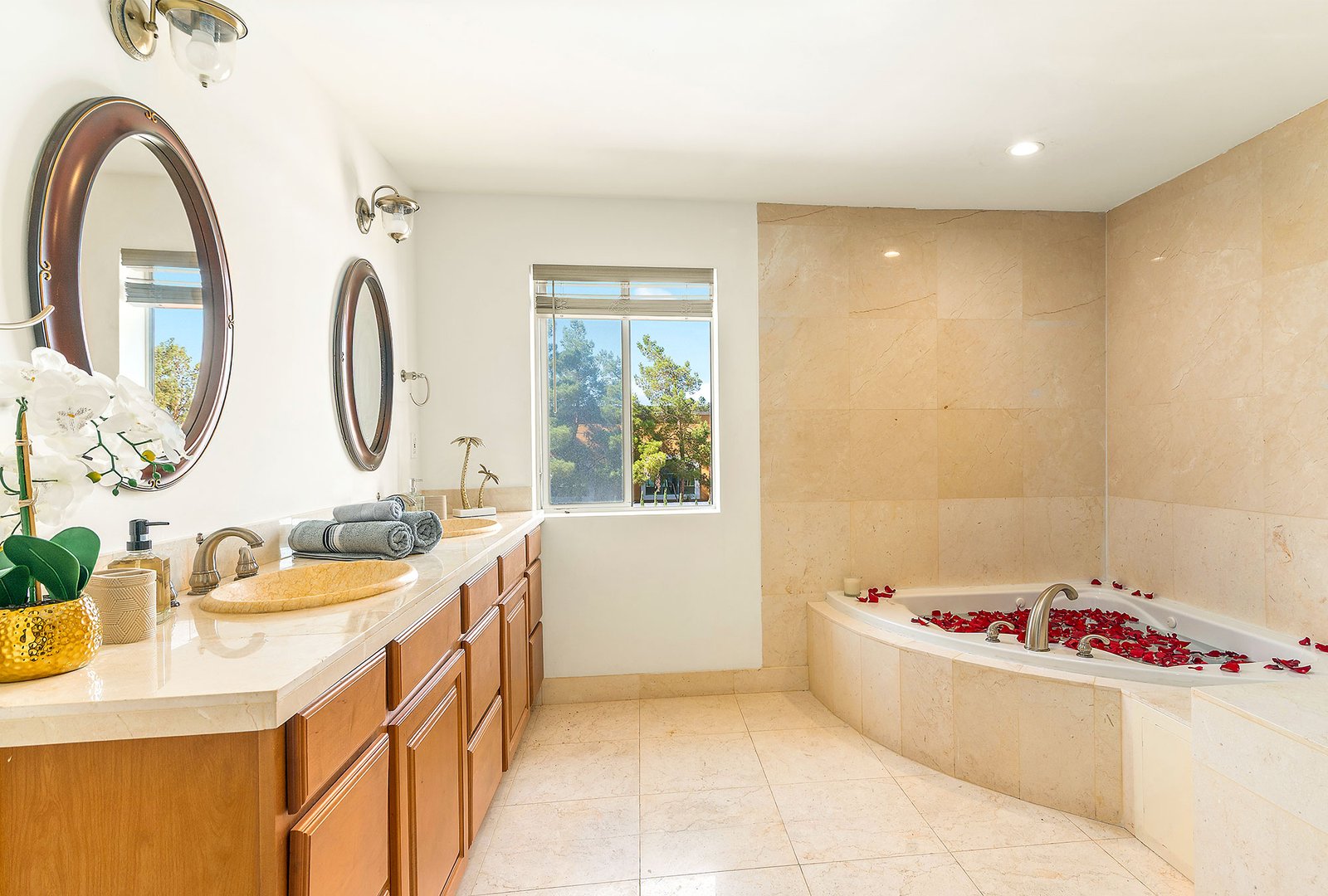 Well-Designed Bathroom Space At Betterchoice Addiction Treatment Center.